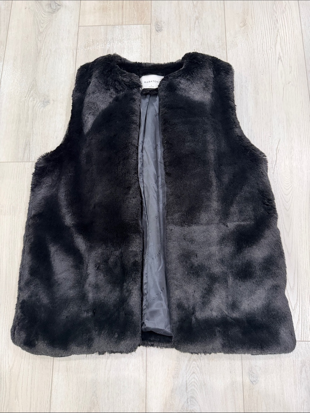 Aritzia Babaton Black Faux Fur Vest Size Large Soft Luxe Layering Piece